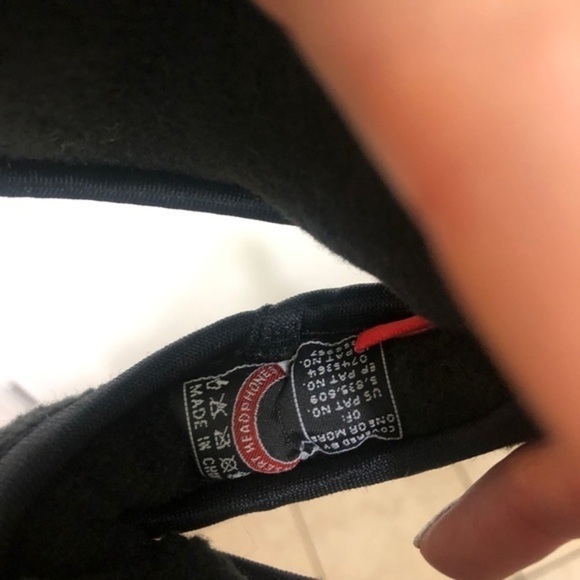 New York Giants Logo Adjustable Black Earmuffs - Picture 3 of 5